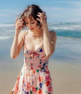 ​什么发型拍照好看(适合拍照的发型女生)