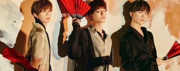 当易烊千玺真的在你身后，粉丝的行为却是这样的：太激动迈不动脚