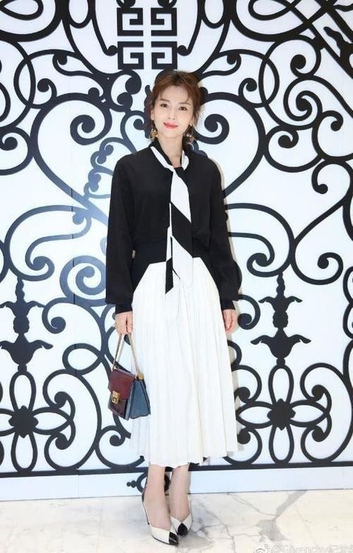 换了新发型的刘涛, 虽然有些显老, 看上去却像是新闻联播主持人!