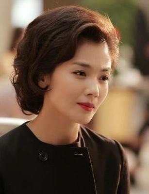 换了新发型的刘涛, 虽然有些显老, 看上去却像是新闻联播主持人!