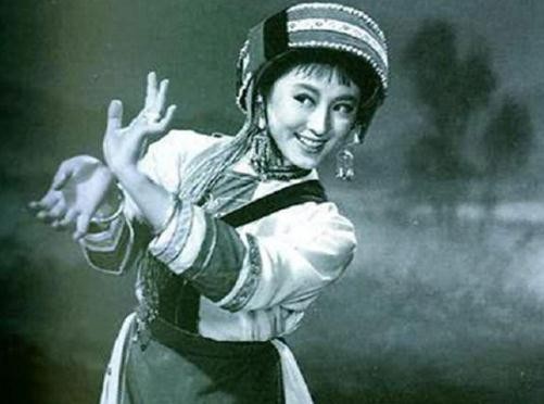 她是60年代第一美人，一生只有2部作品，疯了后丈夫仍不放弃