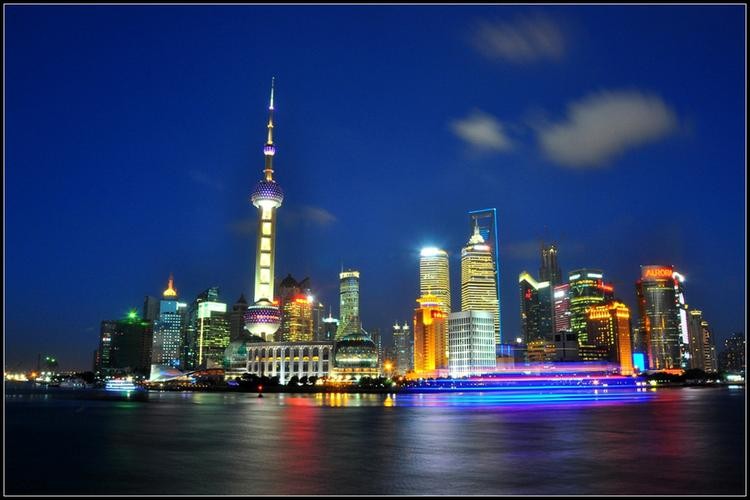 1、经典自驾线路：上海黄浦江夜景（上海外滩金融中心）