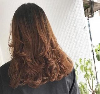 ​烫发过后头发干枯(烫发导致发质干枯毛躁怎么办)