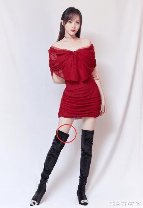 有一种腿叫唐嫣的腿, 细的像胳膊, 穿过膝靴都撑不起来