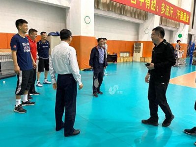 ​排球运动员改打羽毛球？山东男排训练玩出新花样
