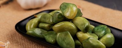 ​腊八蒜是冷变绿还是热变绿