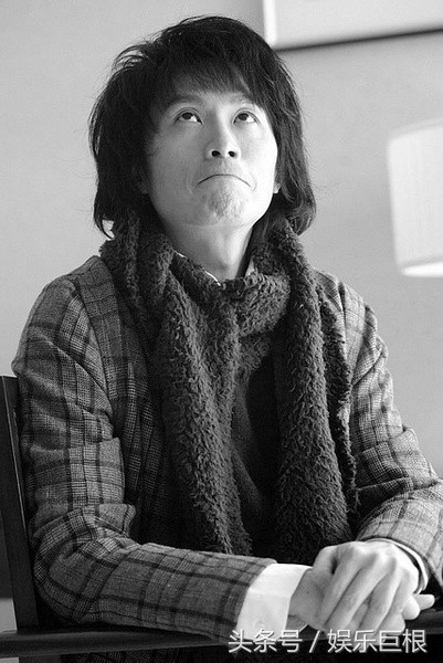 黄子华，从小家庭破裂，因案底无法考警，如今是“栋笃笑”始祖