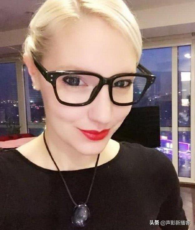 撒贝宁婚后现状（撒贝宁外出聚餐被拍）(4)