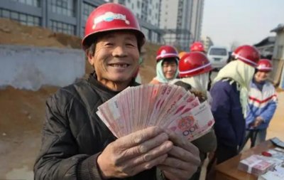 ​十万块放余额宝一个月收益有多少（余额宝榜一大哥日收入1.24万）