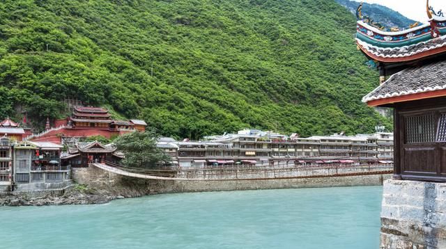 泸定桥是位于哪条河流上的铁索桥，泸定强势位于哪条河流上的一条铁索桥？图4