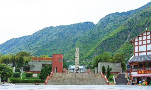 泸定桥是位于哪条河流上的铁索桥，泸定强势位于哪条河流上的一条铁索桥？图8