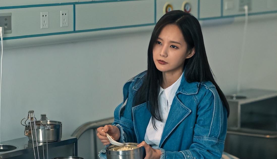 抖得越狠演技越稳！32岁李一桐出手，把“资源咖”玩出新名堂