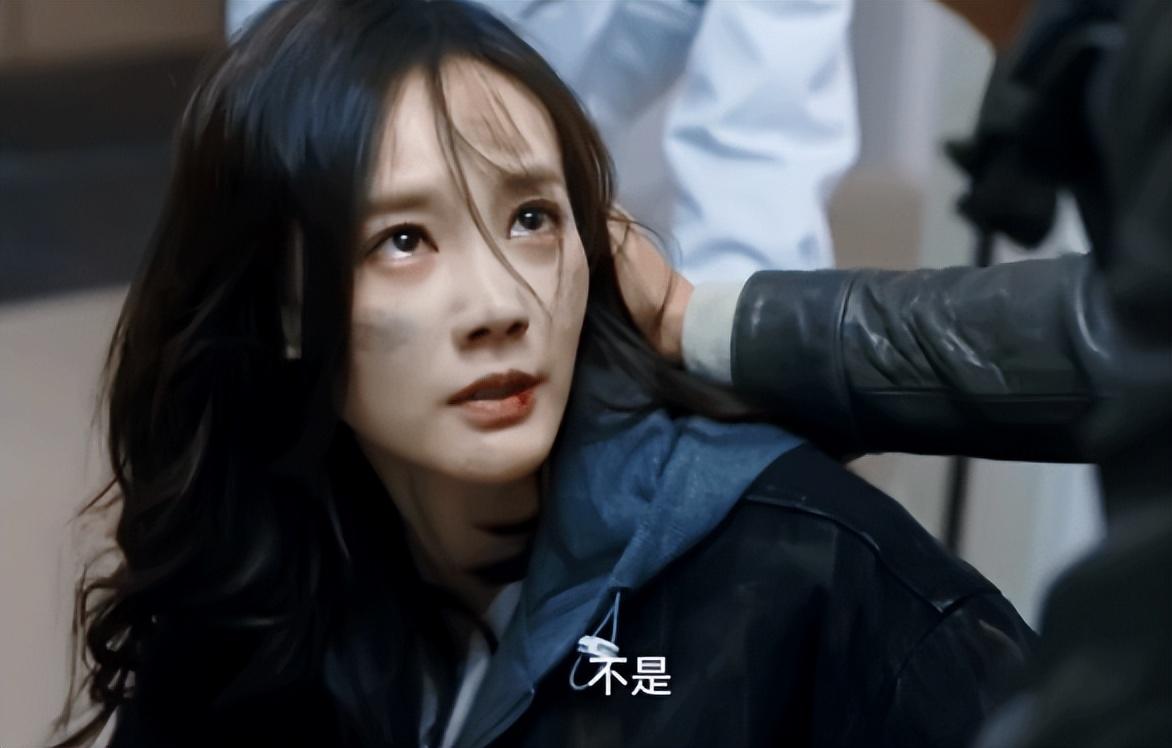 抖得越狠演技越稳！32岁李一桐出手，把“资源咖”玩出新名堂