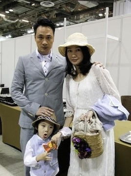 吴镇宇老婆是谁 吴镇宇老婆王丽萍个人资料及近况和图片-图2 吴镇宇老婆是谁 吴镇宇老婆王丽萍个人资料及近况和图片-图2