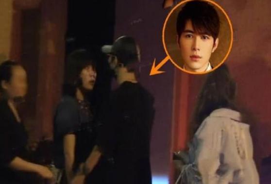 陈学冬和郭敬明有什么关系(陈学冬与女生牵手疑恋爱)(4)