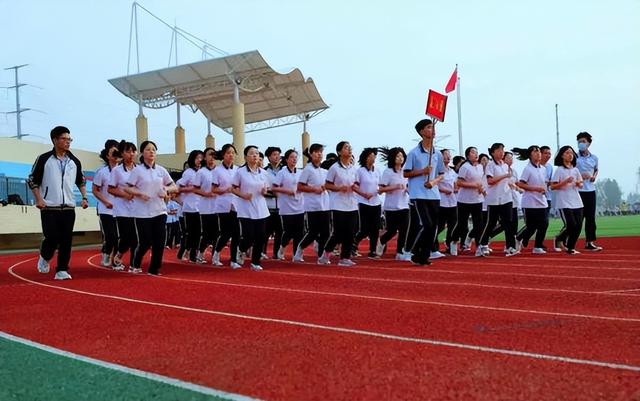 南阳一中光荣榜（南阳这所学校在全市）(3)