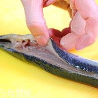 秋刀鱼怎么去骨 秋刀鱼去骨小技巧