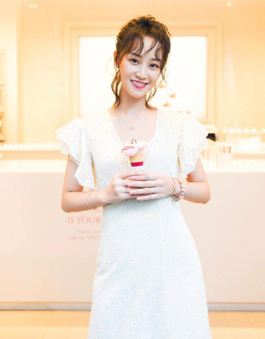 明艳动人蓝盈莹个人资料