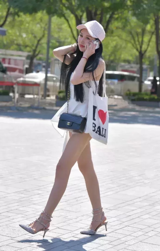 长腿气质美女街拍图片(辣妹街拍美图大全)
