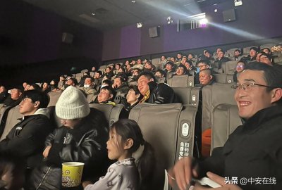 ​暖心！合肥一餐饮老板请3000位外卖小哥看《哪吒2》