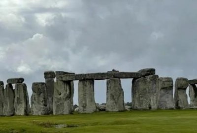 ​吓人爸爸出门前帮孩子喷这东西竟引发爆燃