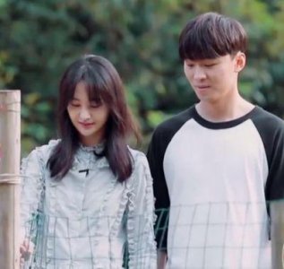 ​郑爽与张恒情感波折：分手传闻与求婚猜测交织的真实情况揭秘