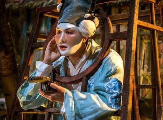 出道11年靠拉泡屎才成名,被调侃一“泡”而红,如今被徐克力捧