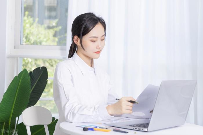 初中毕业女生的出路（初中毕业女生的出路有哪些）