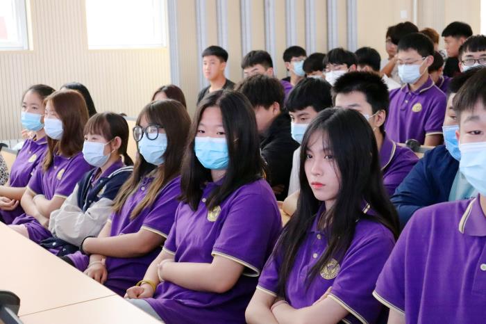 初中毕业女生的出路（初中毕业女生的出路有哪些）