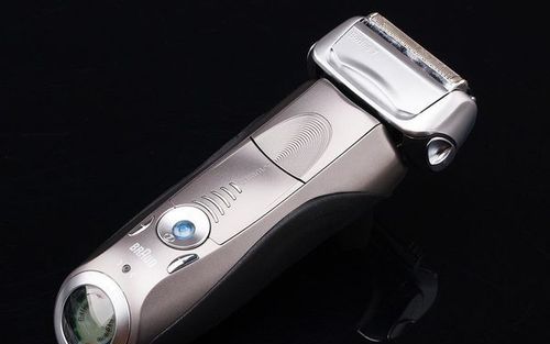 新买的电动剃须刀是否需要将刀头先清洗一下