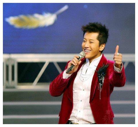 歌手毛宁近照罕见曝光,50岁逆生长如20岁小鲜肉