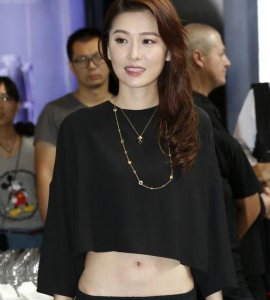 ​周丽淇真生了五个孩子吗？(生五胎才能够嫁入豪门，周丽淇就与富豪签了生孩子的