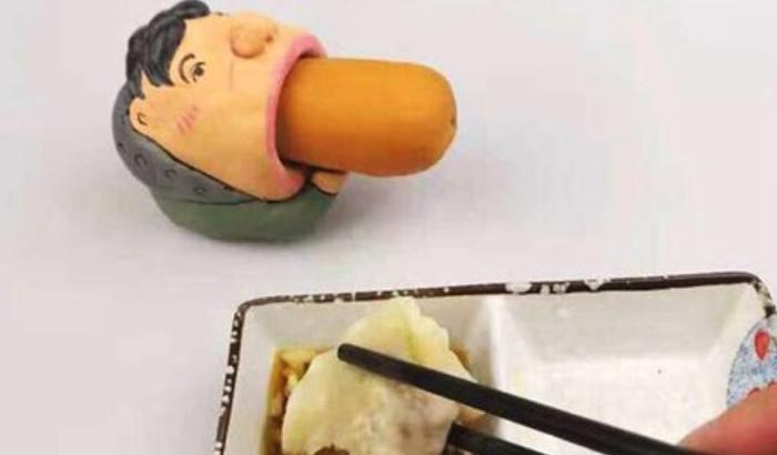 王思聪吃热狗不仅吃出表情包,还吃出了商机,不愧是王校长