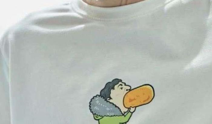 王思聪吃热狗不仅吃出表情包,还吃出了商机,不愧是王校长