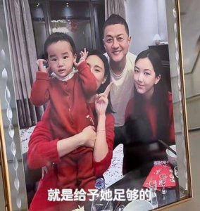 ​海哈金喜晒全家福，18岁李嫣性格转变大排斥父母关注
