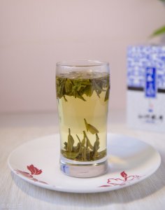 ​龙井茶属于什么茶功效是什么（龙井茶属于什么茶，什么龙井茶最好呢）