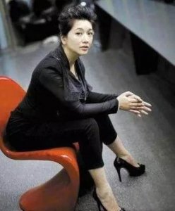 ​江珊现任老公照片（江珊和小15岁老公近照曝光）