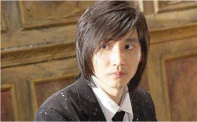 ​2000年高圆圆遇见张亚东后开始倒追，情书的字里行间都是喜欢