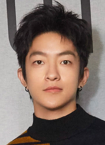 屈楚萧个人资料写真作品