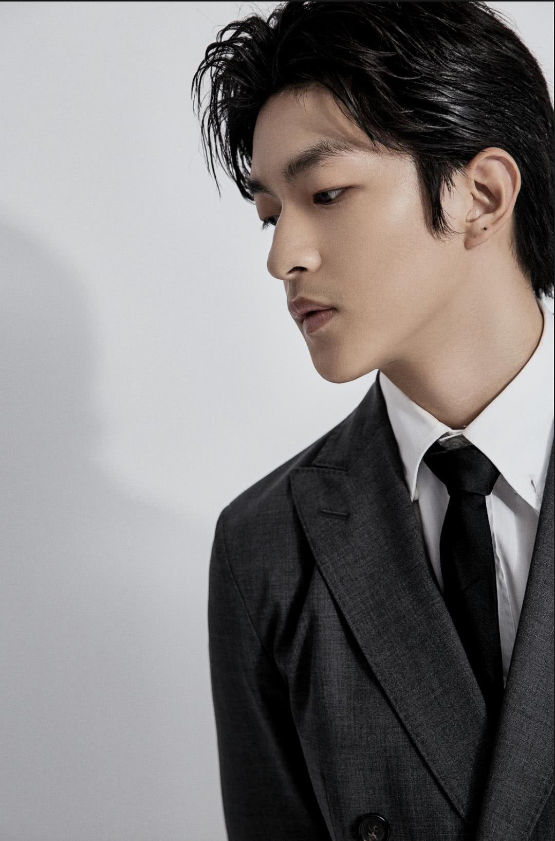 屈楚萧个人资料写真作品