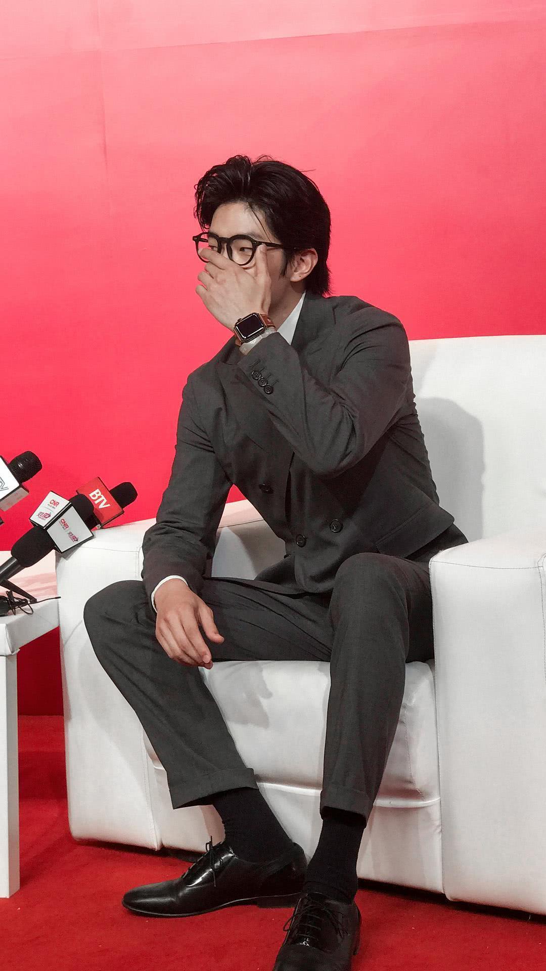 屈楚萧个人资料写真作品