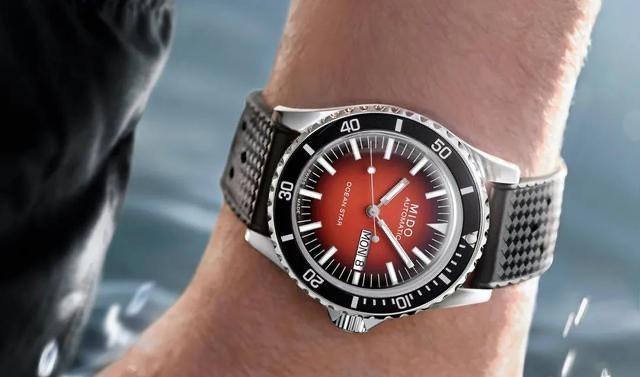 生活美度推出首款烟熏红盘潜水表，吸睛度满分  1