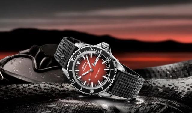 生活美度推出首款烟熏红盘潜水表，吸睛度满分  4