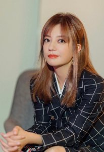 ​赵薇老公黄有龙的真实身份（揭秘赵薇的4段情史）