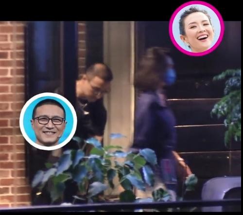 汪峰怎么了吵架了(汪峰卑躬屈膝跟随头顶几乎全秃)