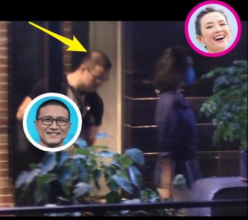 汪峰怎么了吵架了(汪峰卑躬屈膝跟随头顶几乎全秃)