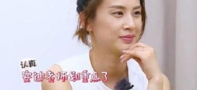 ​霍思燕看到老公后撒娇，贾静雯看到老公后开心，谁注意到黄圣依？