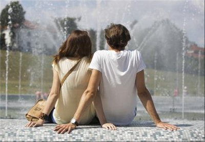 ​女孩说不开心，如何幽默回复逗她开心？