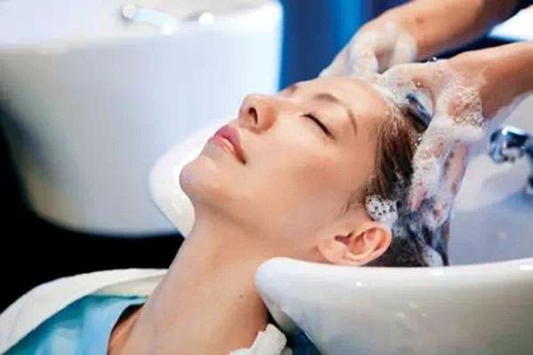 生活洗头可以加点白醋吗 洗头加白醋可以去屑吗  2