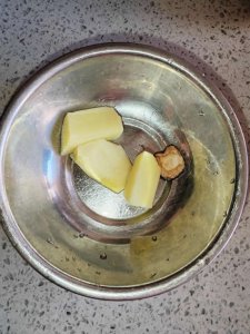 ​如何清炖鸡汤？只需三步就能搞定，快来学！